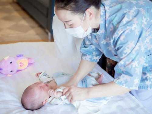 宝宝打嗝怎么办快速缓解,宝宝打嗝后怎么帮助婴儿快速打嗝