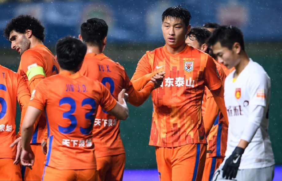泰山队中国足球的骄傲,山东泰山队提前夺冠孙准浩