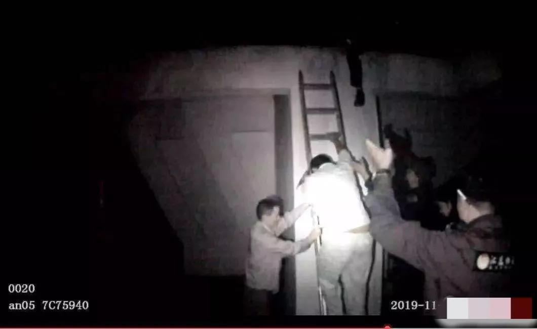 热搜上“女子花5w8买包”事件，撕开了多少人“穷精致”的遮羞布