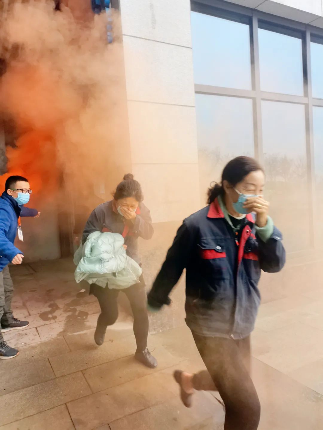 鄂州消防救援演练视频,武汉奥体中心消防演练