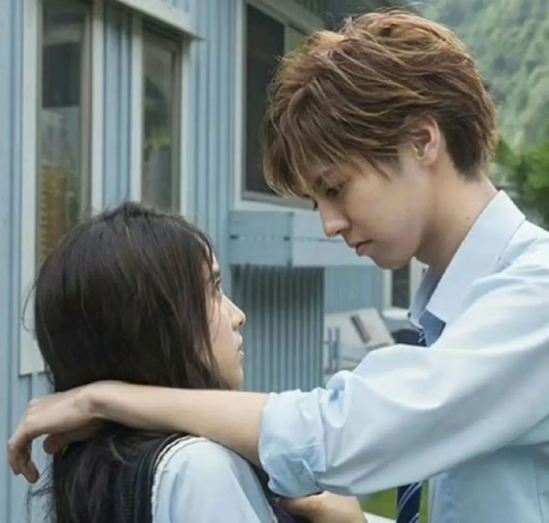 还记得《哥哥太爱我》的妹妹土屋太凤吗？她当妈妈啦！