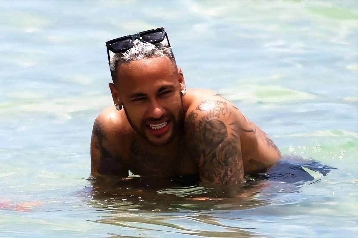 桑巴舞蹈内马尔挨踢,内马尔19岁普斯卡什