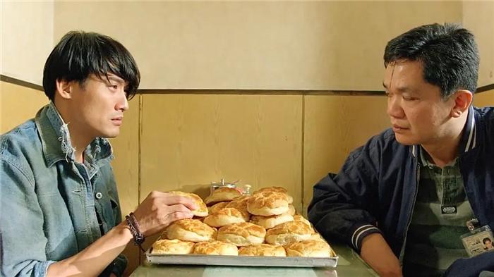 64岁的“傻标”黄光亮，在内地过起了退休生活，被传是王祖蓝老爸