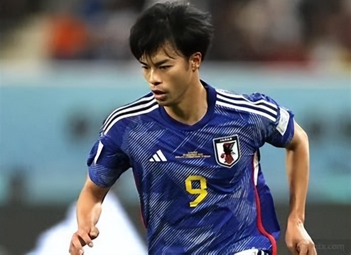 足球教科书过人,足球运球过人射门教材分析