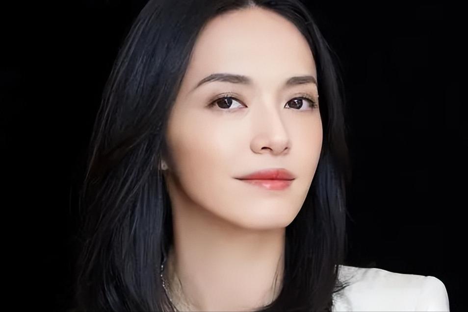 黄晓明杨颖被曝分居两年,黄晓明又和绯闻女友同框了