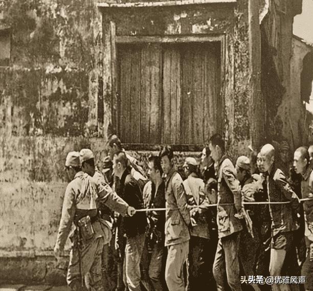 日军兽行：当着男人的面玷污了女儿，临走还残忍割下妻子乳房