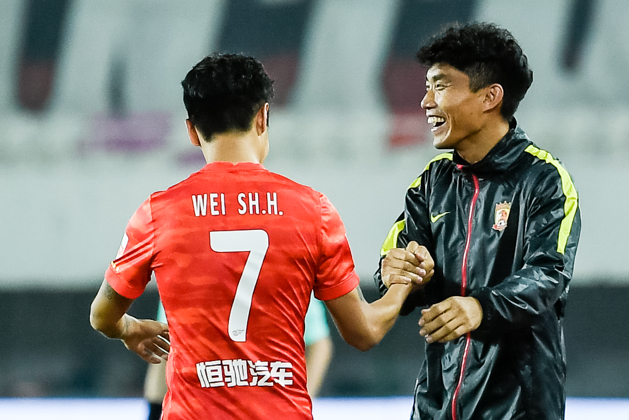 广州队的首发阵容郑智赛前发布会,广州大湾区足球总决赛