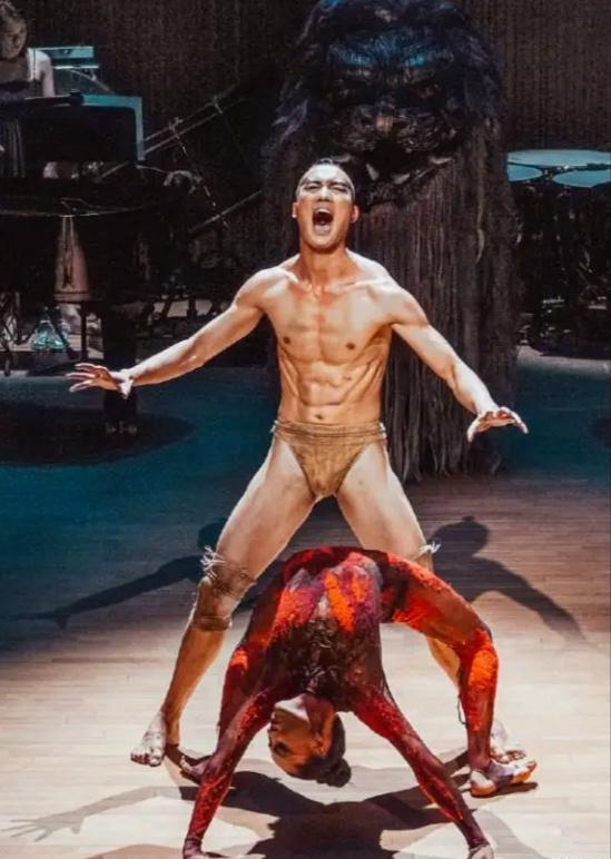 丁字裤、露臀，所谓的“艺术”都没用，谁审美有问题？