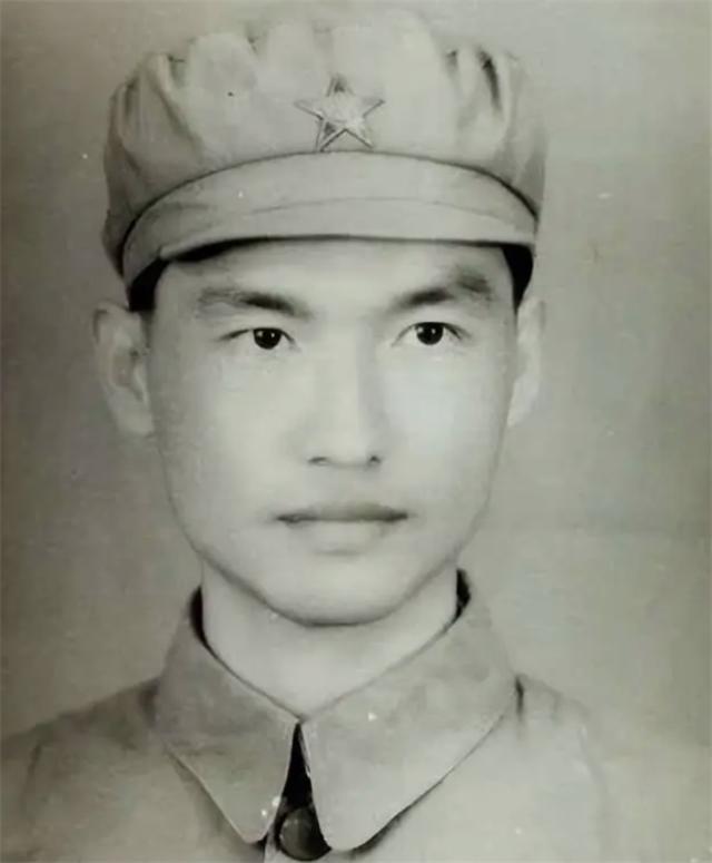 国军少校被俘后送去改造，高声大喊：我是902，获得*云陈**亲自接见