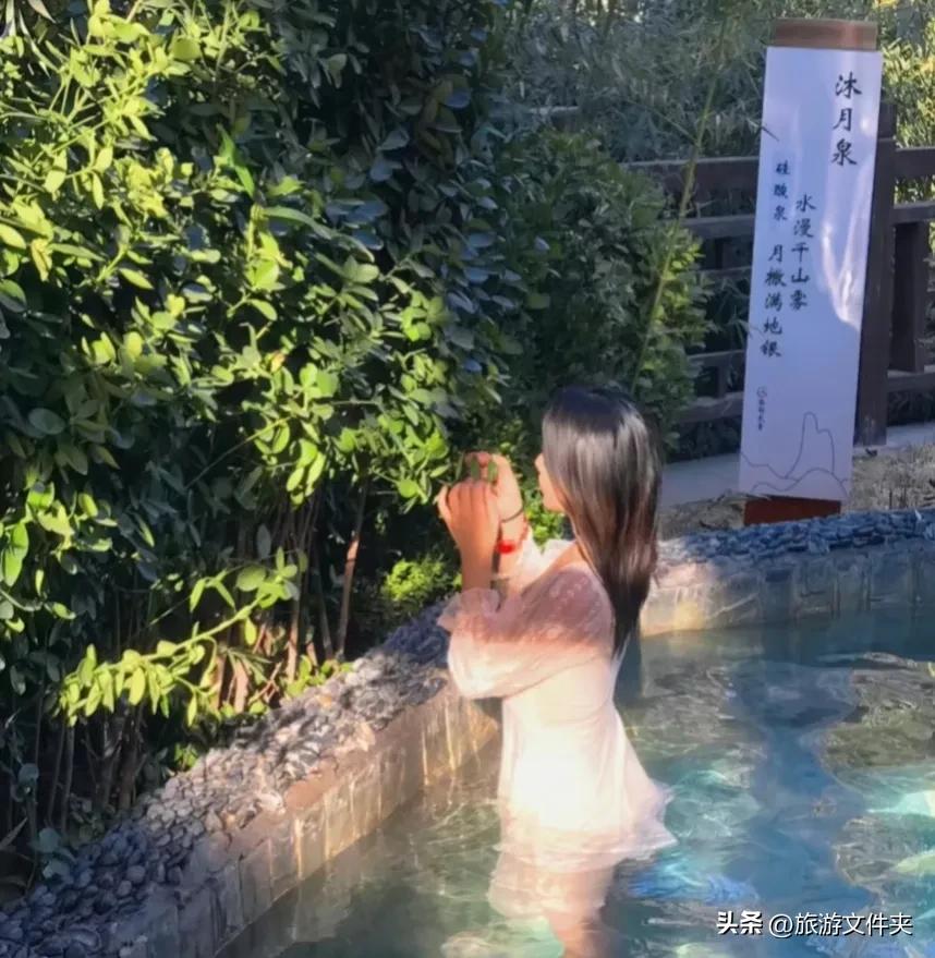 泡温泉40度和30度,40多个天然温泉池可以畅泡一整天