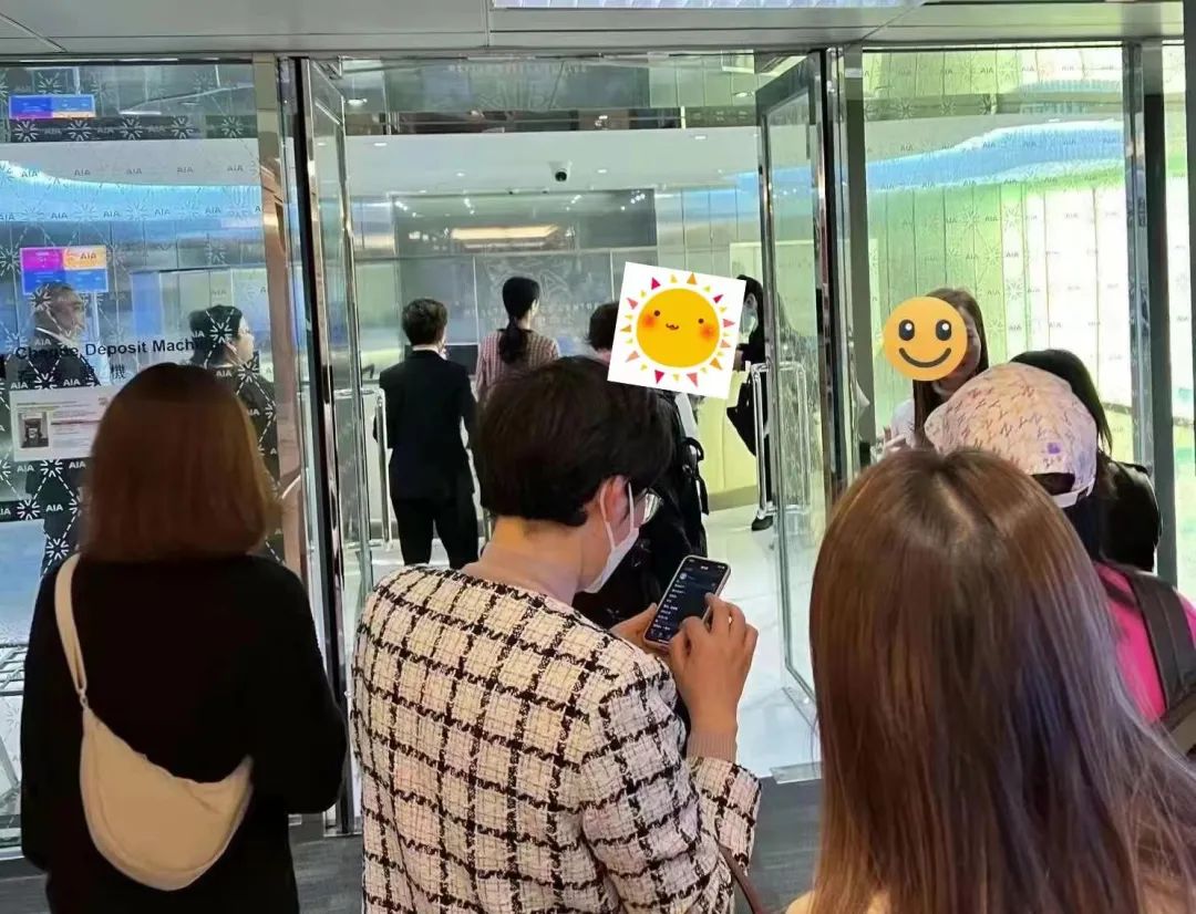 内地客说：“我跑到香港买保险，分分钟就赚了一百万！”