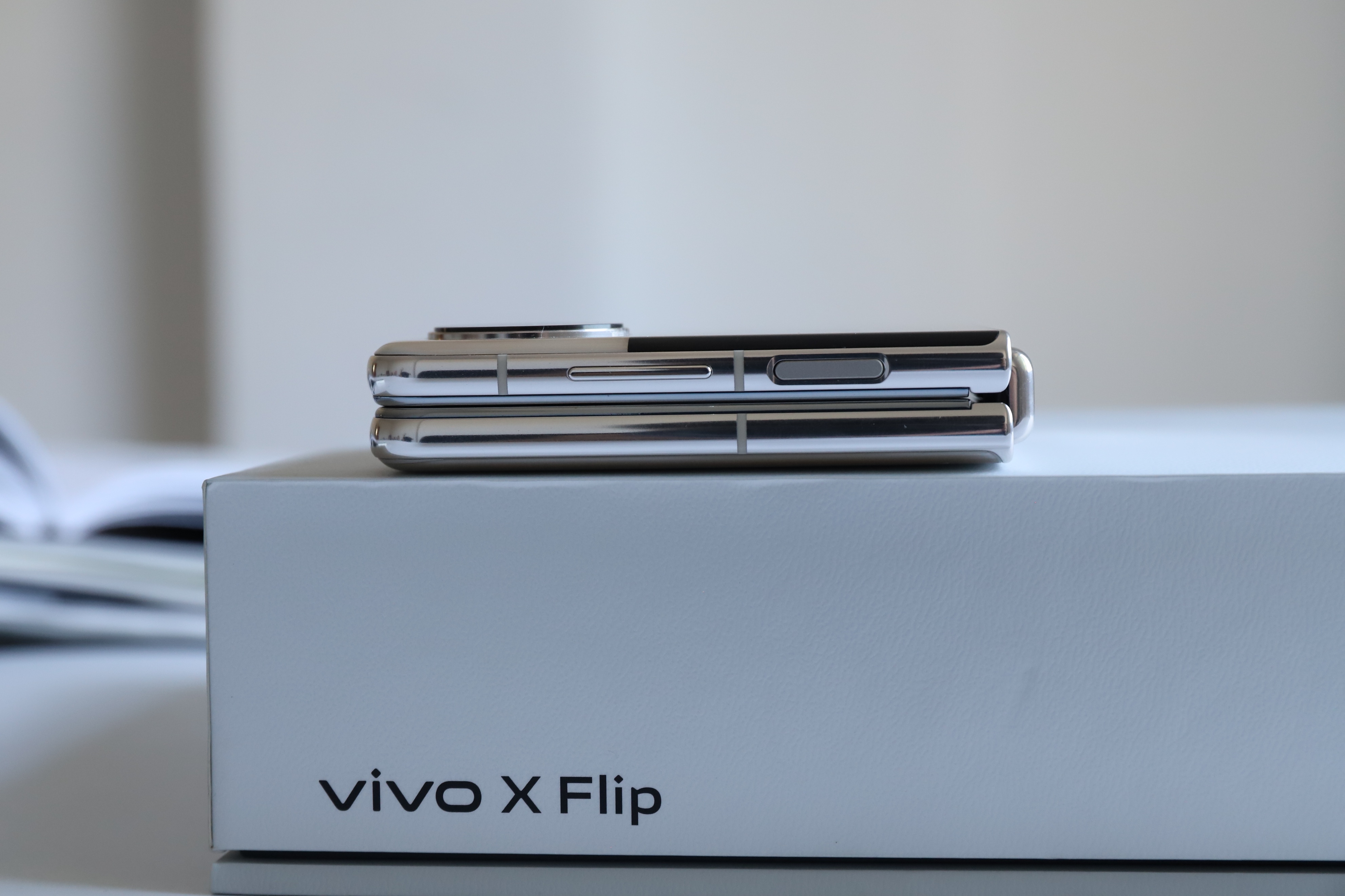 vivoxflip折叠屏手机哪个颜色好看,vivoxflip折叠屏手机怎么样