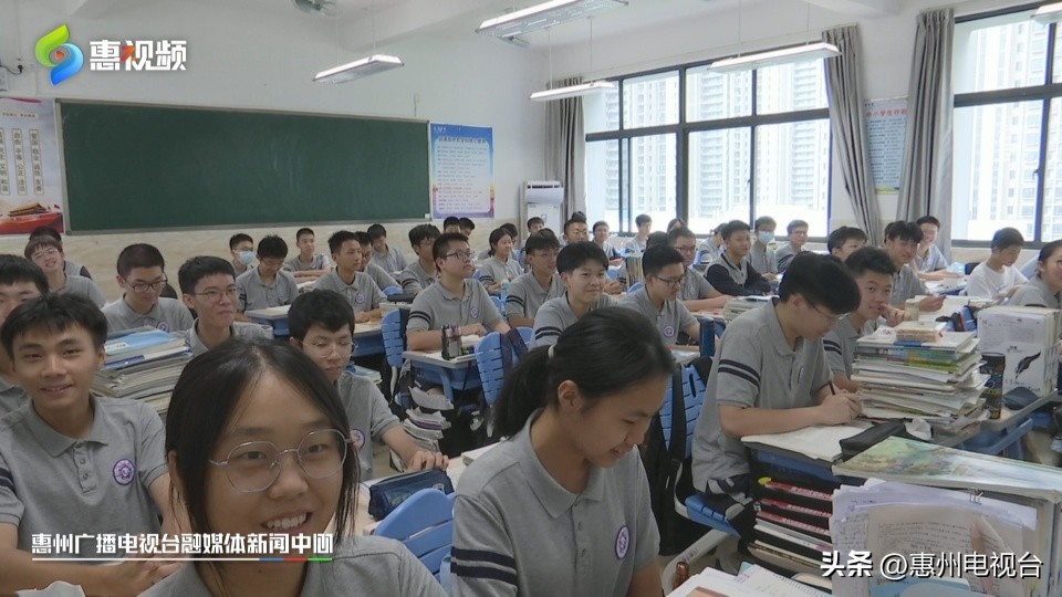 现在的高中生多高,记者问中学生有没有近视