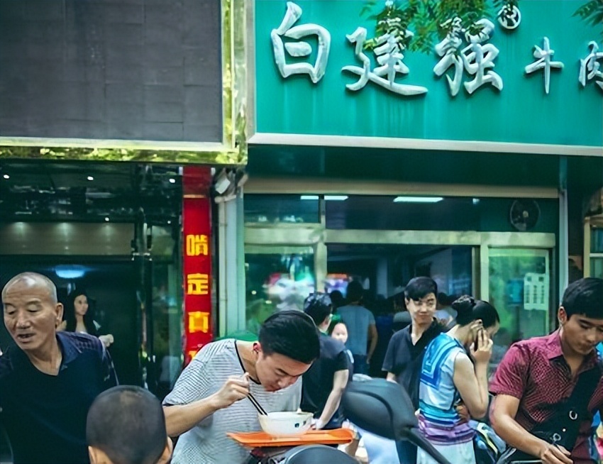 兰州牛肉面一碗有多少面,兰州牛肉面标准几两面