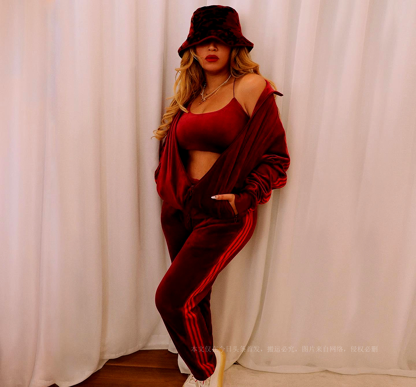 碧昂丝穿风衣跳舞,碧昂丝最新惊艳写真集