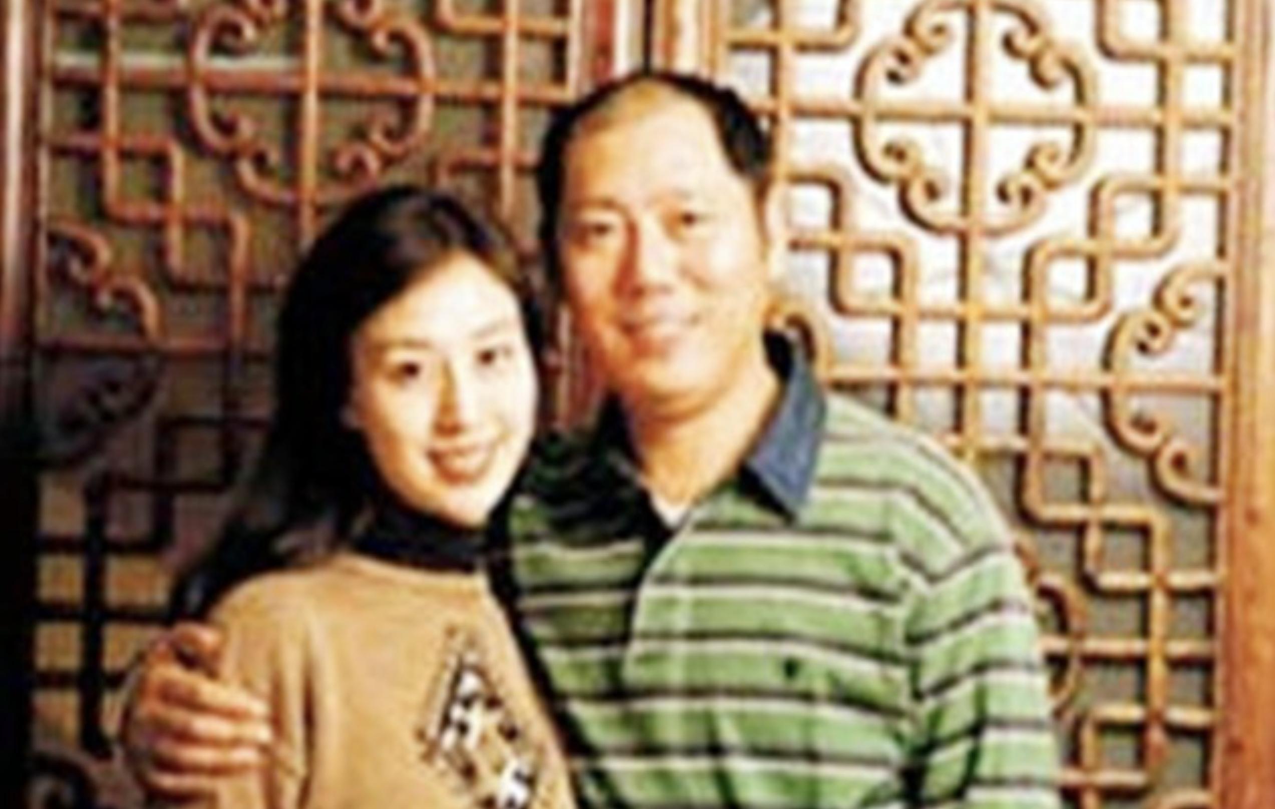 自己住豪宅娶娇妻，却对儿子30年不闻不问，晚年欲买豪车劝子回家