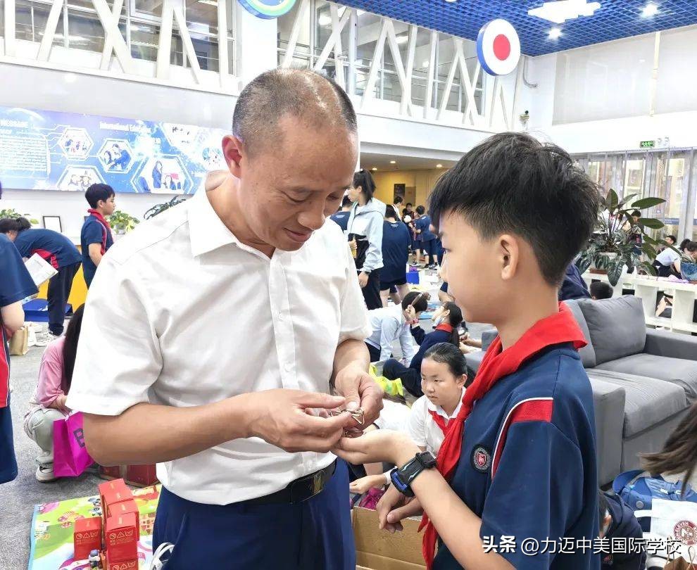 小学生爱心义卖暖人心,以爱为名的义卖