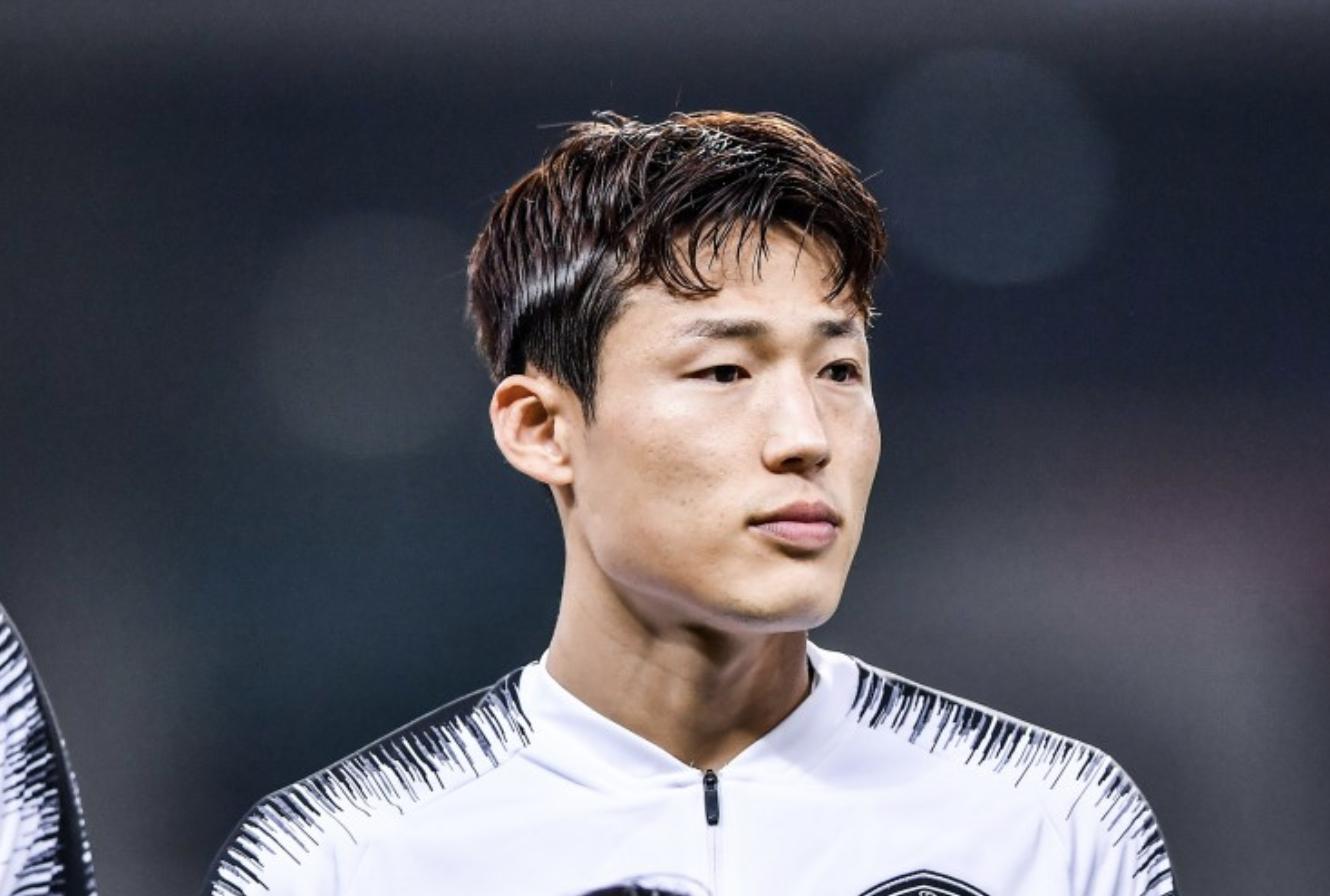 小丑一个！韩国足协两动作挑衅中国足球，当年踩奖杯撒尿羞辱