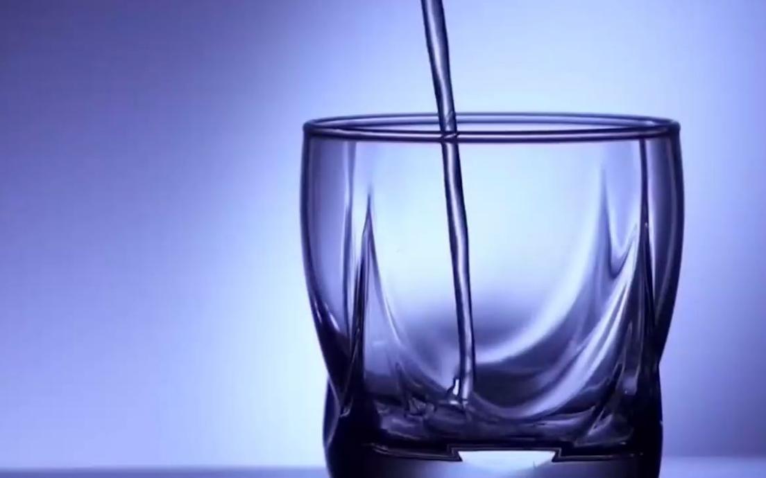 尿尿在马桶会触发马拉高尼效应吗,往开水里尿尿会发生什么