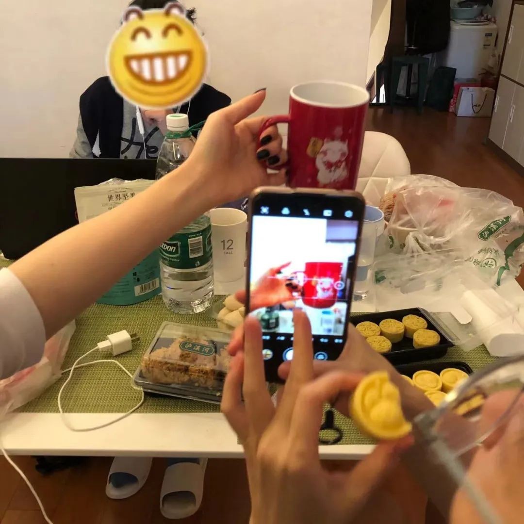 那些选择不租房、长住青旅的年轻人:有人攒钱买房,有人就此躺平