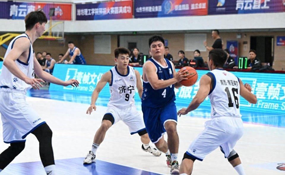 青岛险胜山东齐鲁德比六连胜,山东vs青岛大逆转