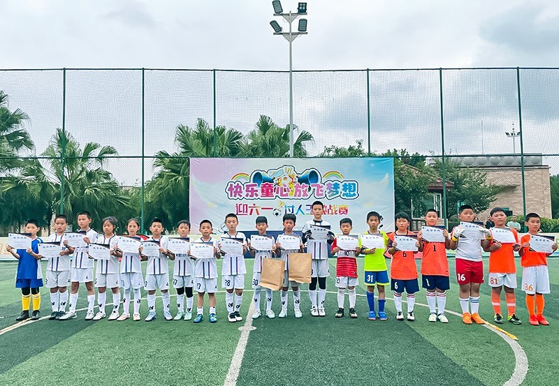 南充:杰K,小学生足球单挑王挑战赛燃情“六一”