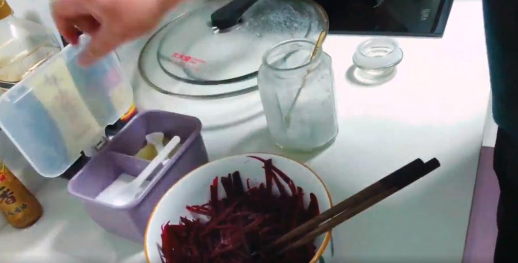 中年女性要少吃糖,要想不显老多吃花青素食物