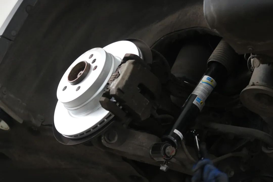 宝马x5老改新二手出售五万左右,宝马x5整车全部翻新要多少钱