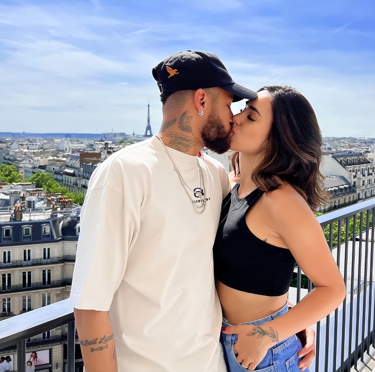 内马尔的绯闻女友,巴西球星内马尔绯闻