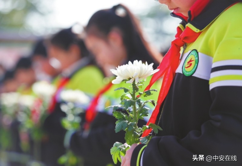 天地无极人间有情,天地清明心灵澄澈