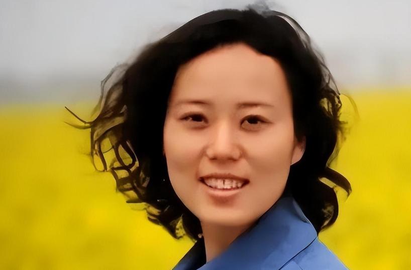 上海美女巨贪金英丽,被三名富商共享,随身携带生计用品方便开房