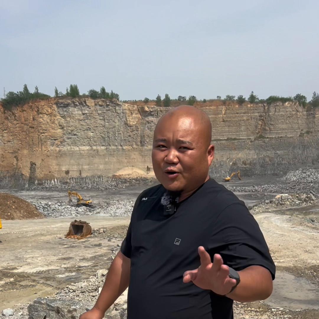 12年买一台三一挖掘机要多少钱,三一挖掘机寿命一般多少