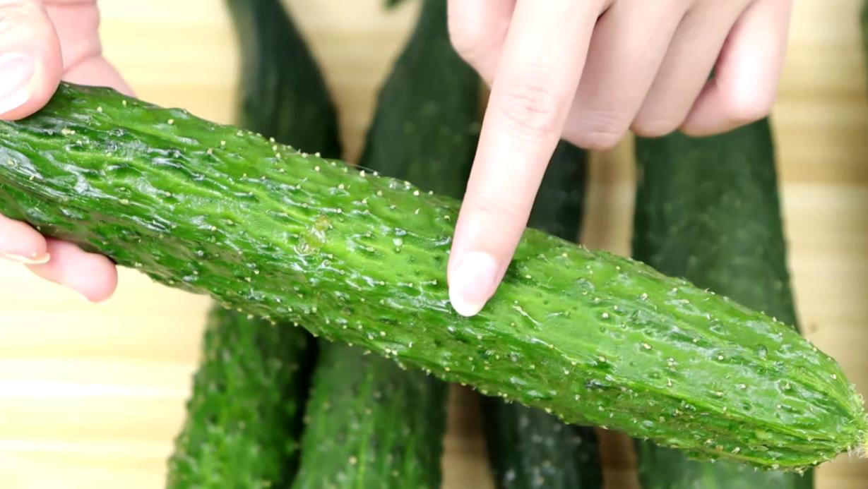 如何辨别黄瓜是否打了激素,水果黄瓜怎么辨认激素黄瓜