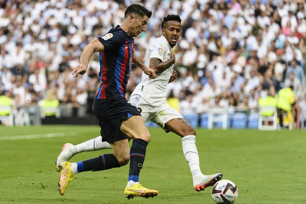 哈维当教练赢皇马的反应,哈维当巴萨教练首秀