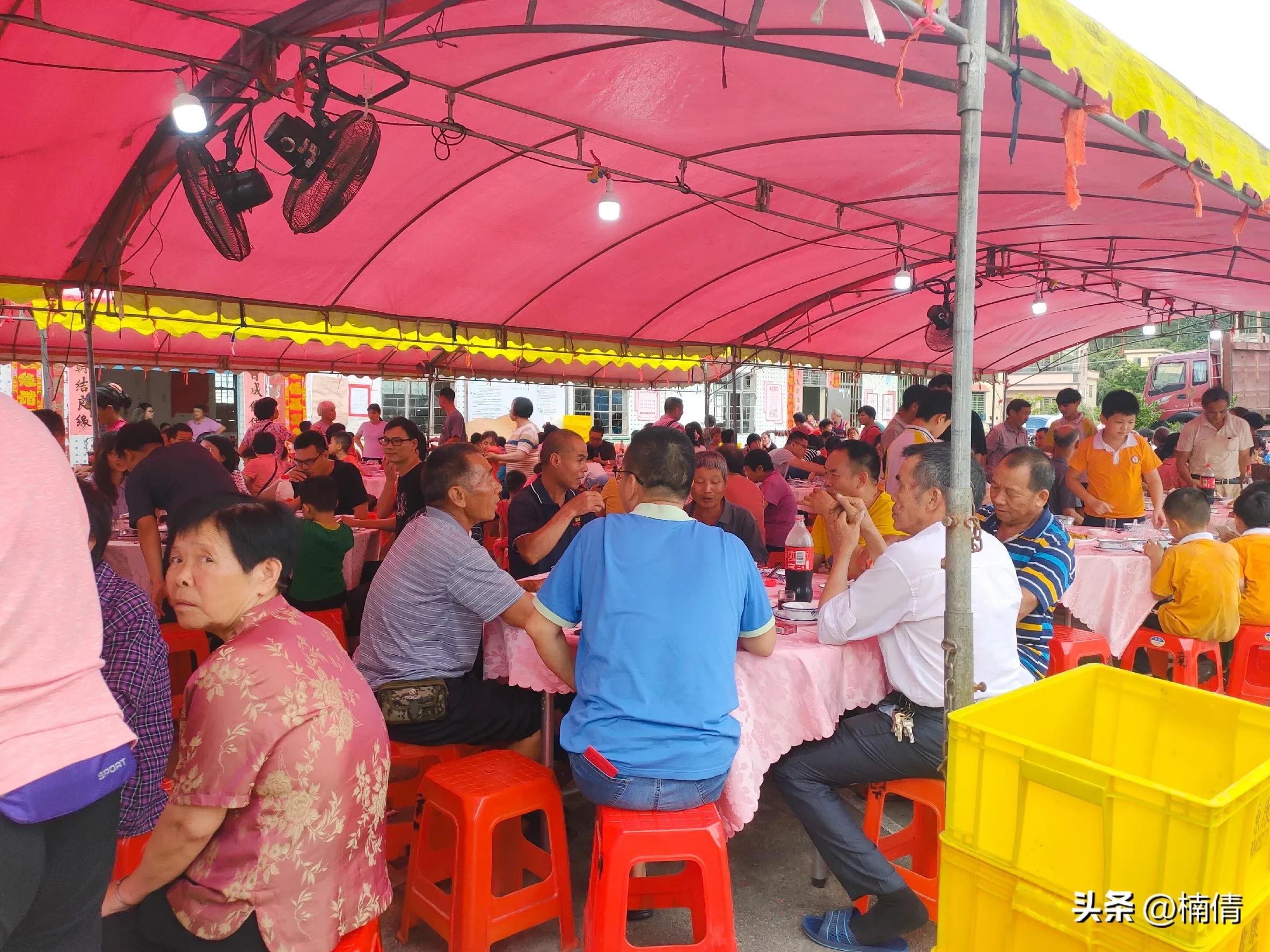 祝新人永结同心百年好合幸福美满,祝福一对新人百年好合比心比心