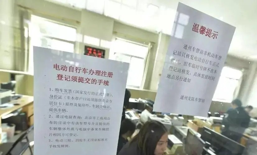 电动车无法上牌怎么上临牌,电动车上牌在审核没挂牌能上路吗