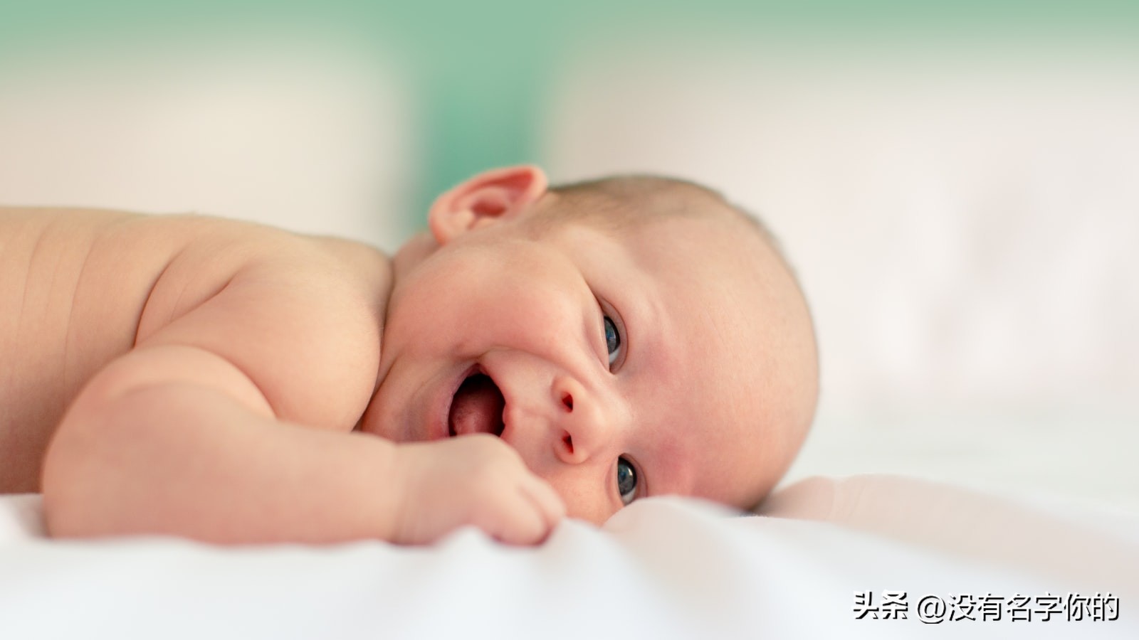 宝宝后脚跟是尖的吗,婴儿后脚跟细