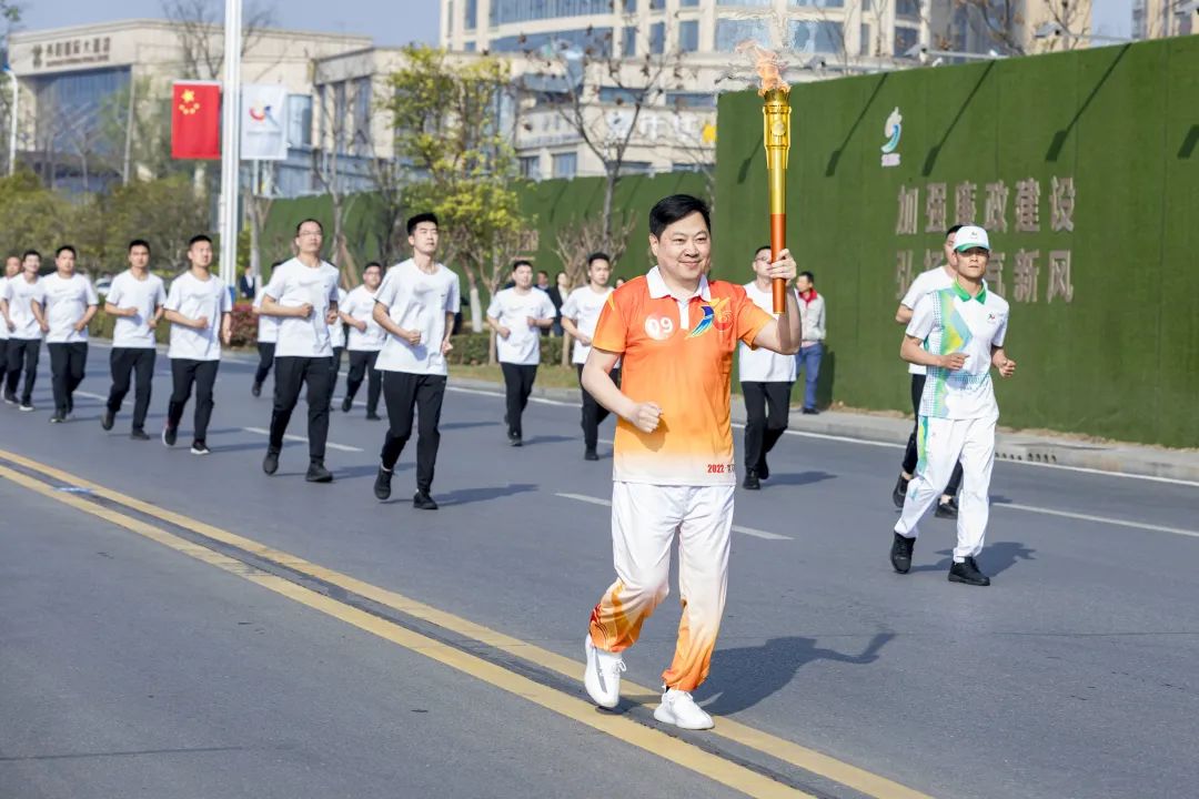 【公安心向*党**护航新征程】“燃动全城”的藏蓝力量