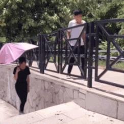 “性取向测试!”如果你看到的是一群人在游泳,那就再仔细看看