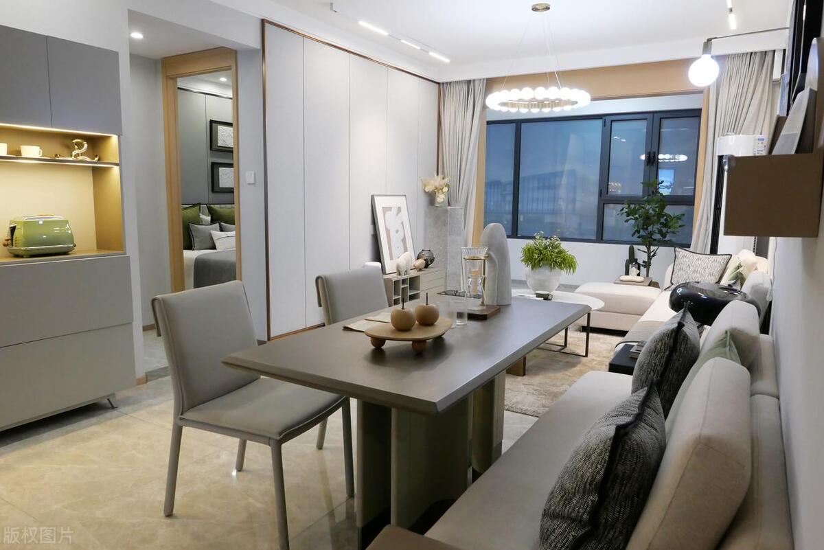 骞胯タ鑰佽〃閾虹爾,骞胯タ鑰佽〃鎽嗘憡鍒涗笟