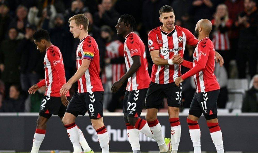 切尔西这是逼着老板上吊啊，八个月花了6个亿，倒数第一都干不过