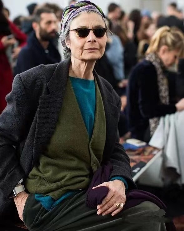 老年人应该怎么穿衣才好看,老年人适合穿什么衣服显年轻