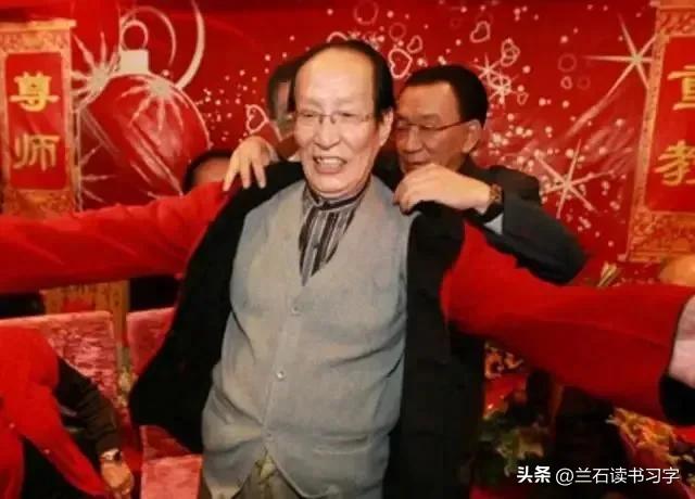 侯耀华拜师常宝华牛群上台致辞,侯耀华拜师常宝华抢牛群大师兄