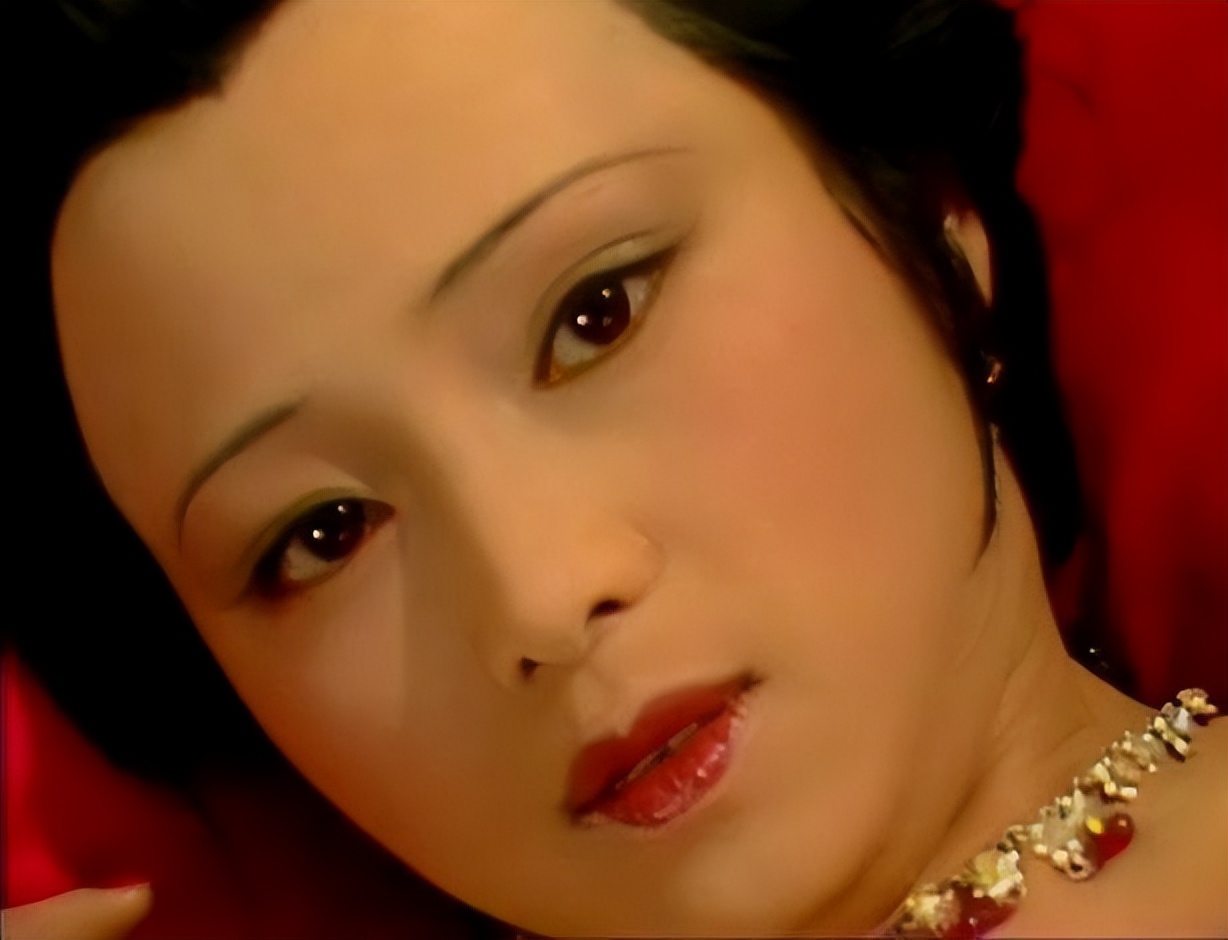 秦可卿和公公“爬灰”的丑事究竟是心甘情愿还是淫威下的不得不从