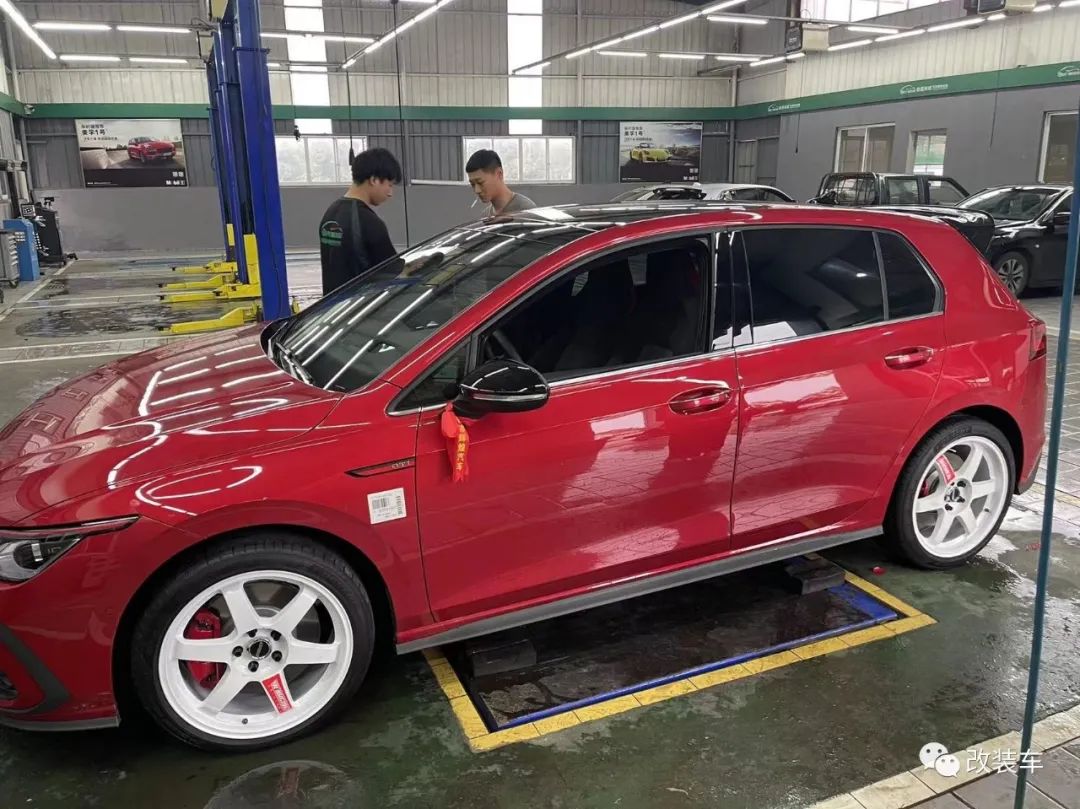 高尔夫gti8代走街,大众高尔夫第七代gti爆改