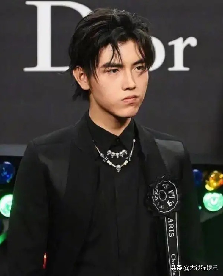 嘴巴不好看的男生可以整好看吗,嘴巴不太好看的男明星