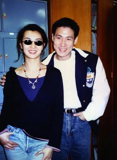 事实证明，独居贫民区、不婚无子的张曼玉，已经走上了另一条大路