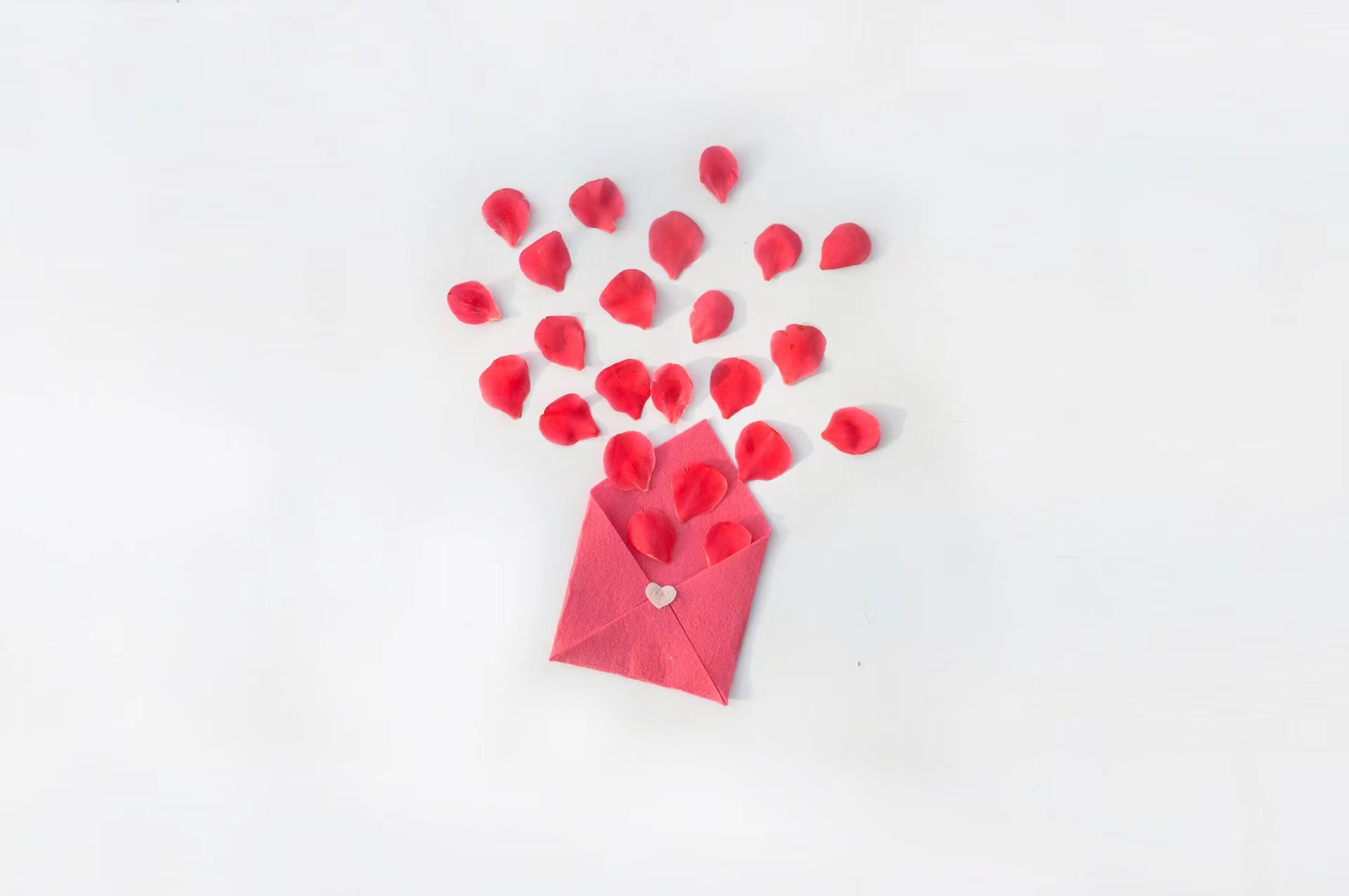 感情里，这三种感觉，暗示你爱错人了