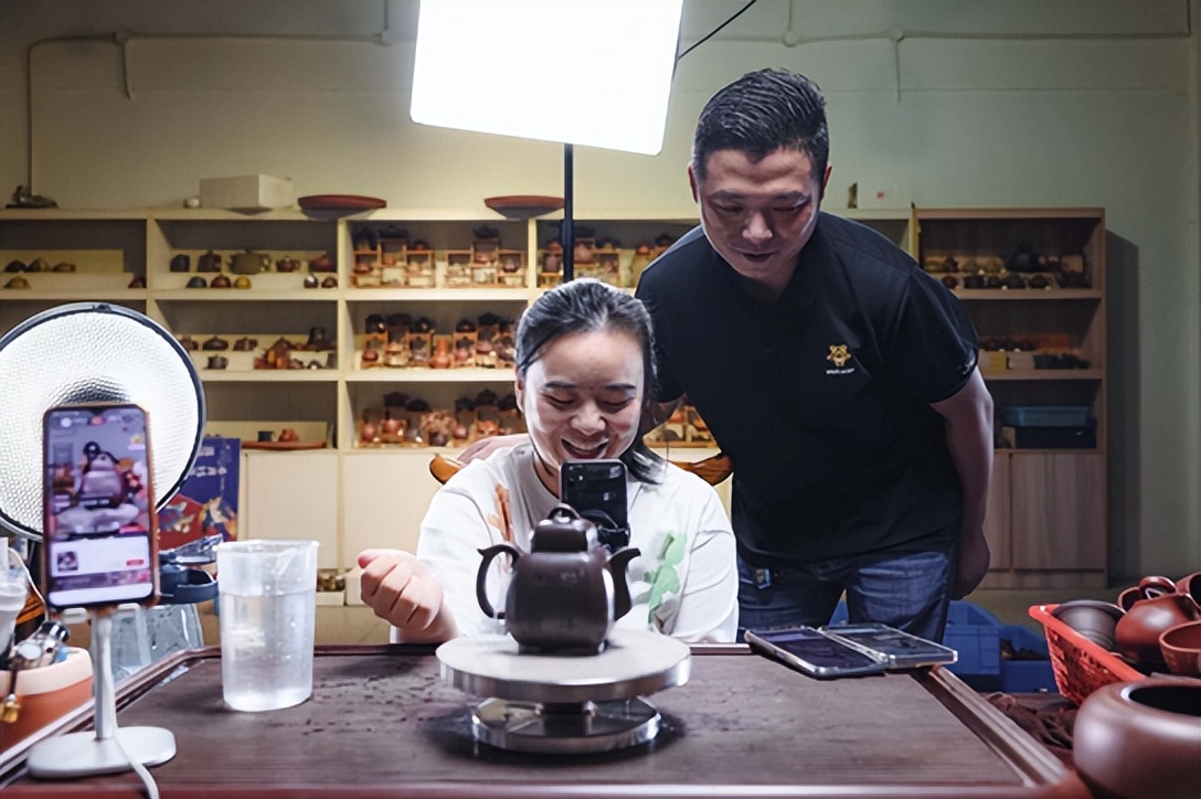 用泥巴做茶壶过程,泥巴做大茶壶