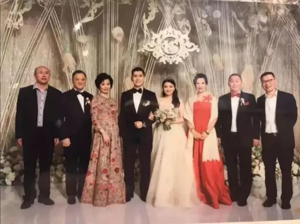 特步千金与七匹狼公子订婚,特步二公子与七匹狼公主联姻